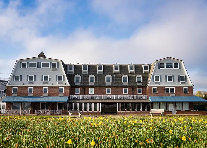 Newport Beach Hotel & Suites